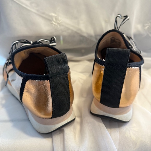 Steve Madden Rose Gold Metallic Sneakers | Modern Luxe Street Style | Size 8 - Picture 4 of 5